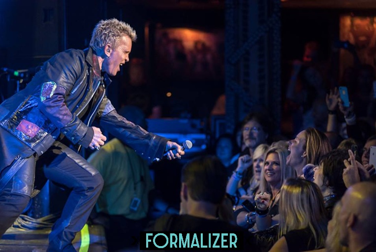 Billy Idol performing live during his 2025 Latin American tour
